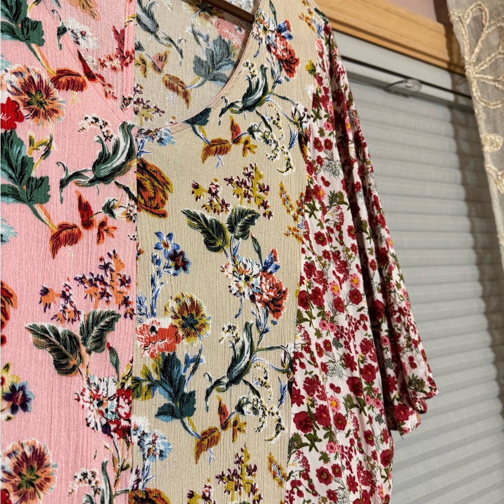 Umgee Floral Patchwork Women's Top - Picture 3 of 6